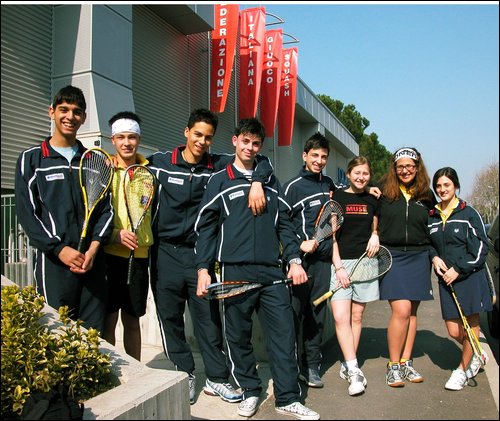 i ragazzi dell'asd squash scorpion davanti il centrofederale di riccione.jpg